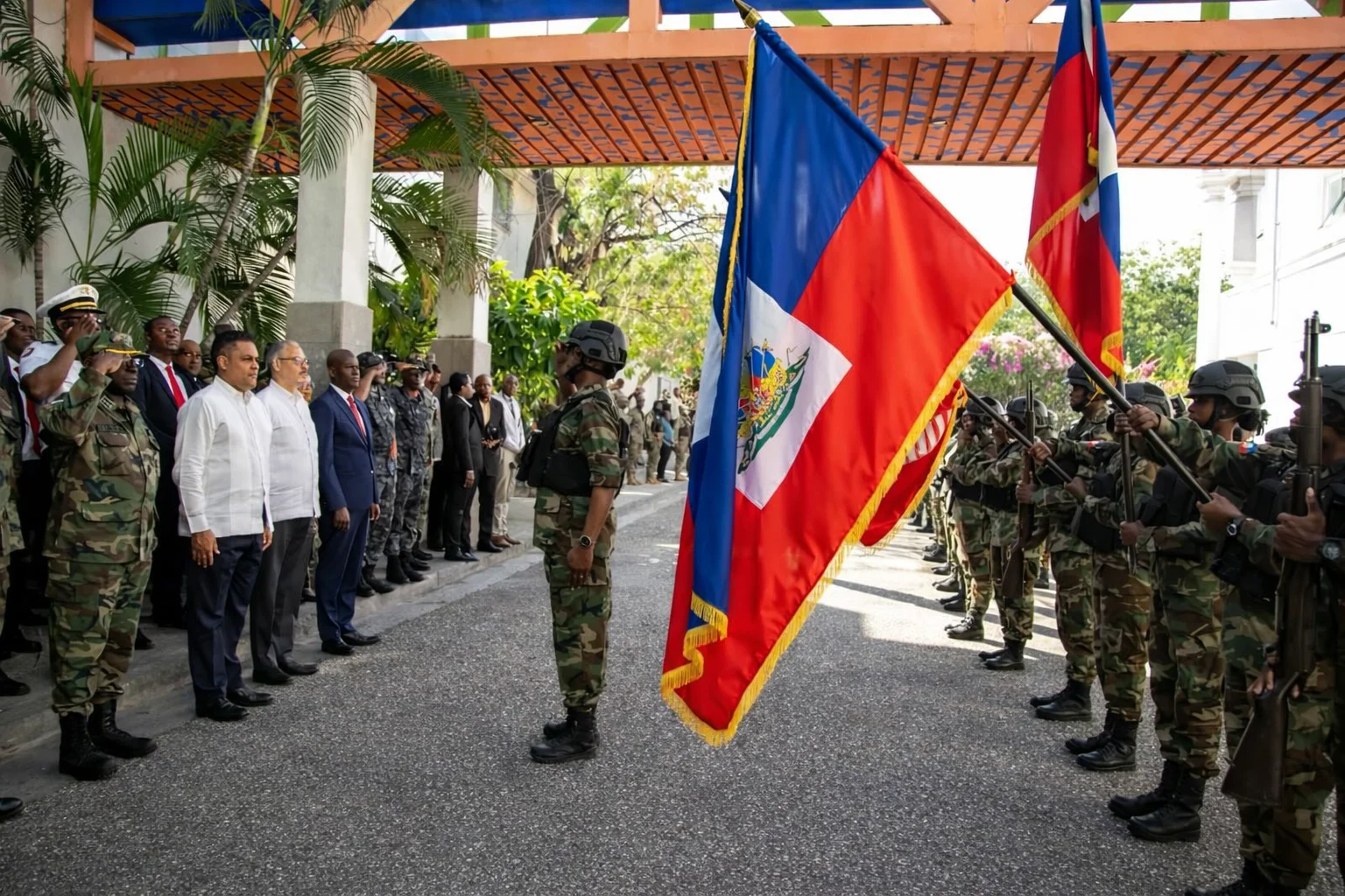 Laurent Saint-Cyr Visits Armed Forces Headquarters to Reaffirm Their Strategic Role